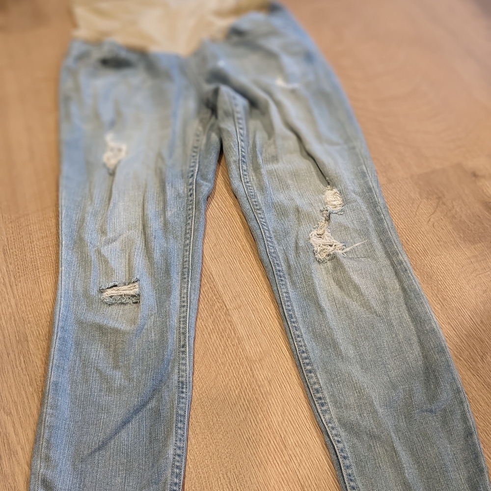 Distressed maternity jeans
